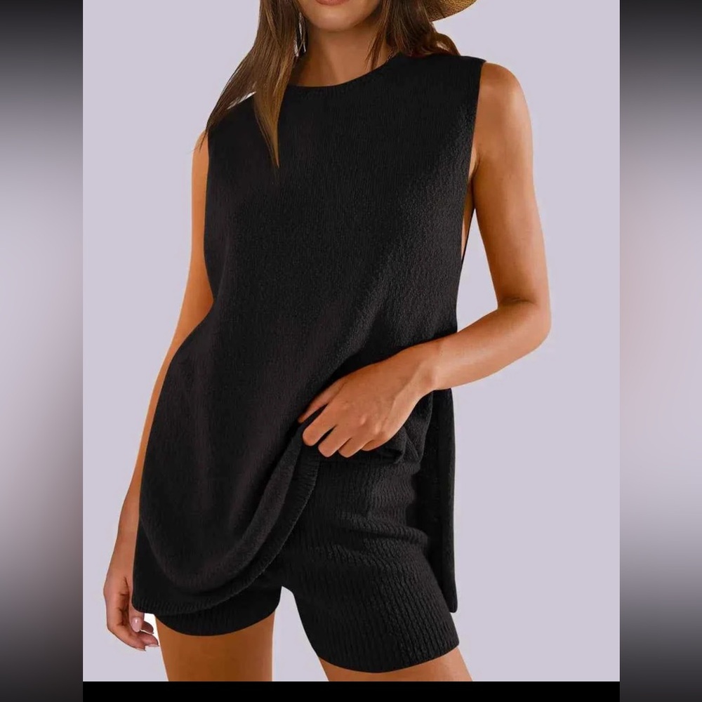 Bluivy knit top/short set, never worn, large